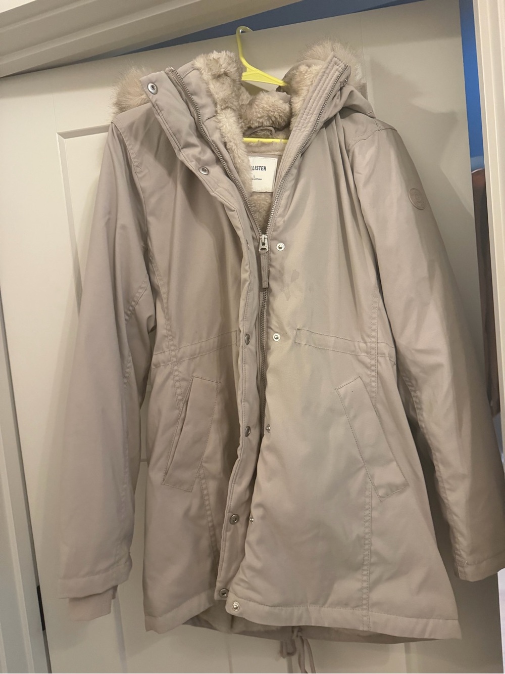 Hollister Women's Beige Puffer Parka with Faux Fur Hood